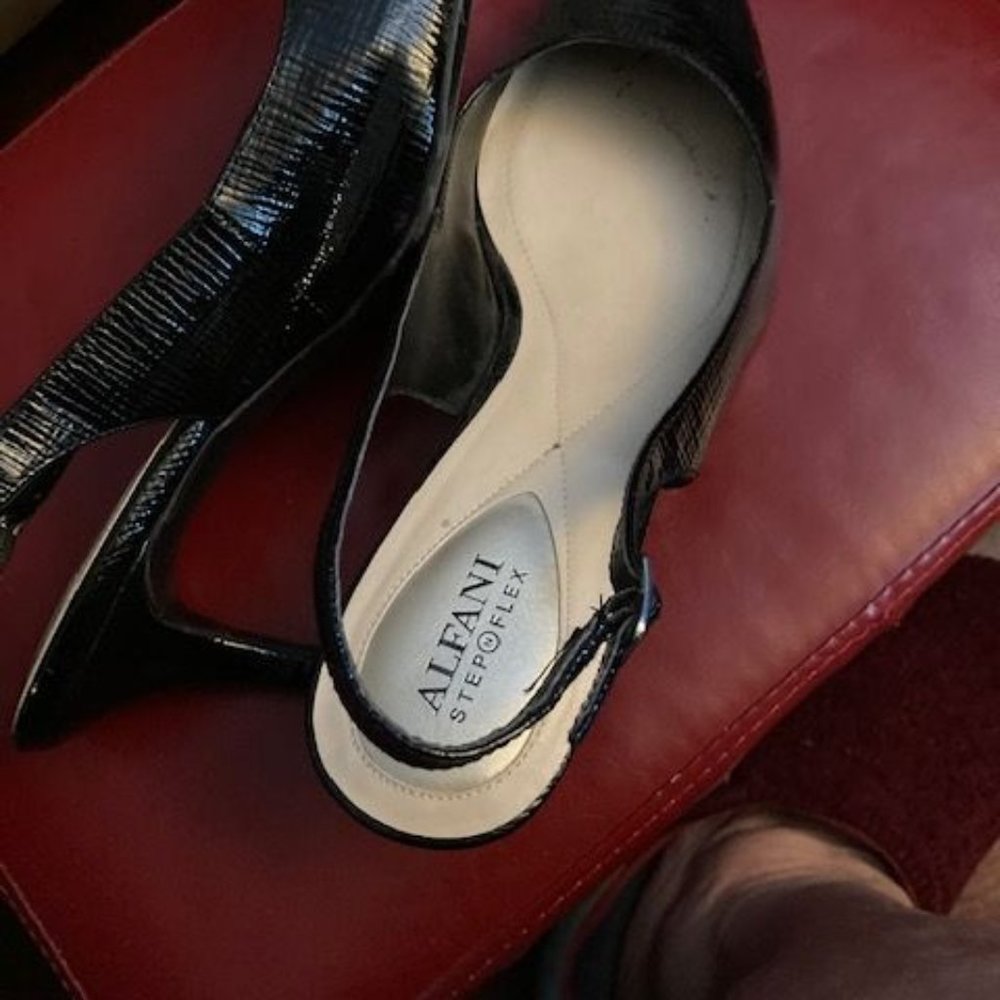 Alfani black, snakeskin pumps